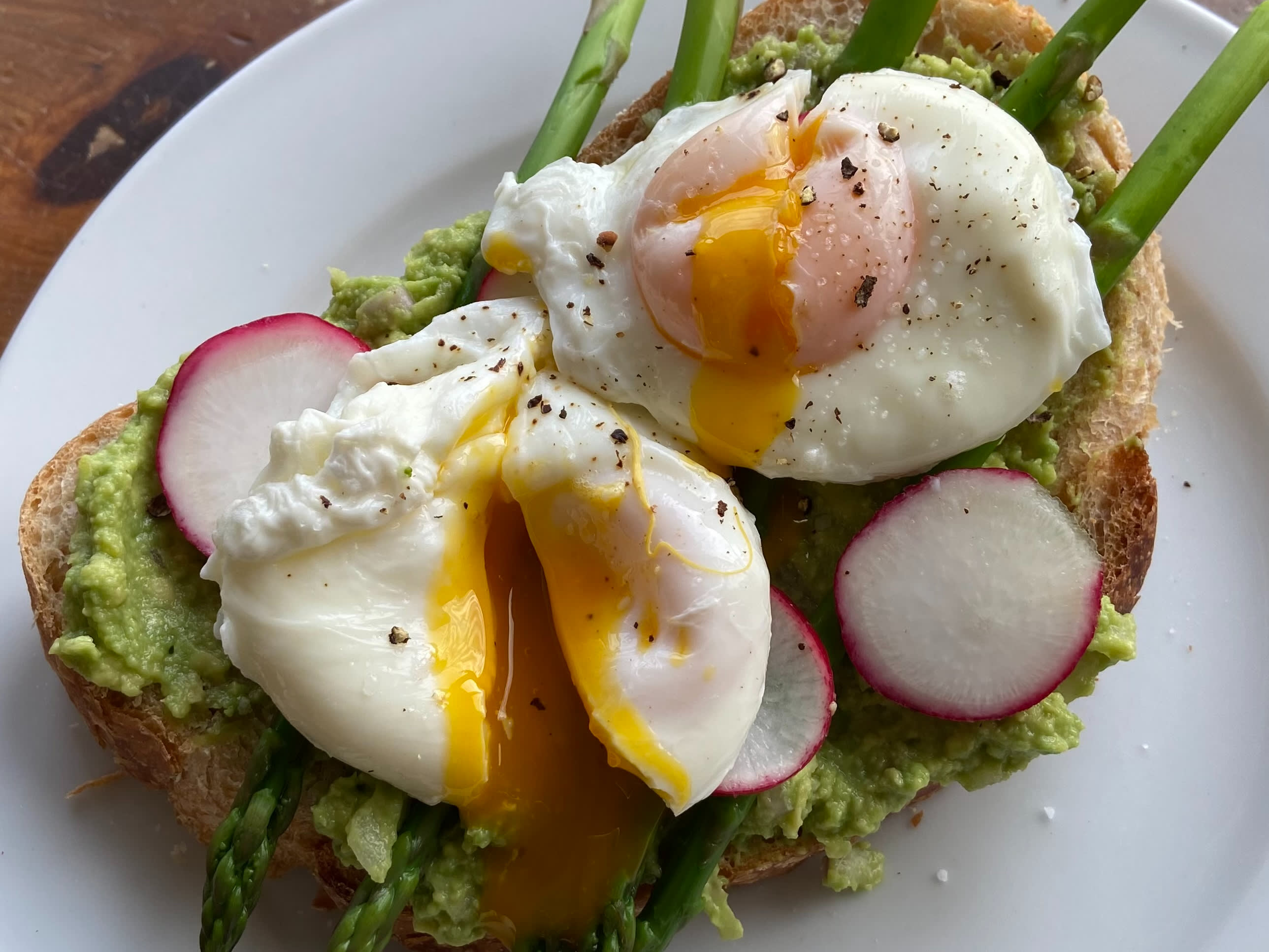 avocado toast with egg and asparagus